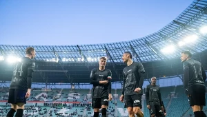 Piłkarze Śląska Wrocław przed niedoszłym meczem z Wisłą Kraków