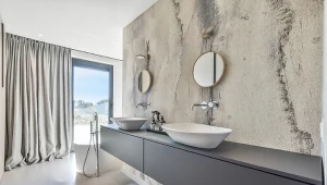 Polacy już nie chcą słyszeć o płytkach w łazience. Teraz hitem jest ten materiał