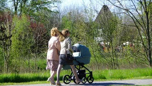 Polskie przepisy przewidują szczególne wsparcie dla osób, które wychowały większą liczbę dzieci.