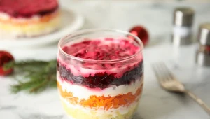 Śledzie pod kożuszkiem to pyszna propozycja na Wielkanoc