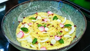 Carpaccio z ananasa z kremem z ricotty od Mateusza Gesslera