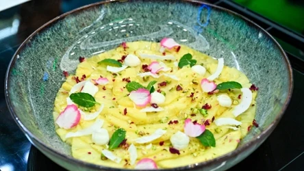 Carpaccio z ananasa z kremem z ricotty od Mateusza Gesslera