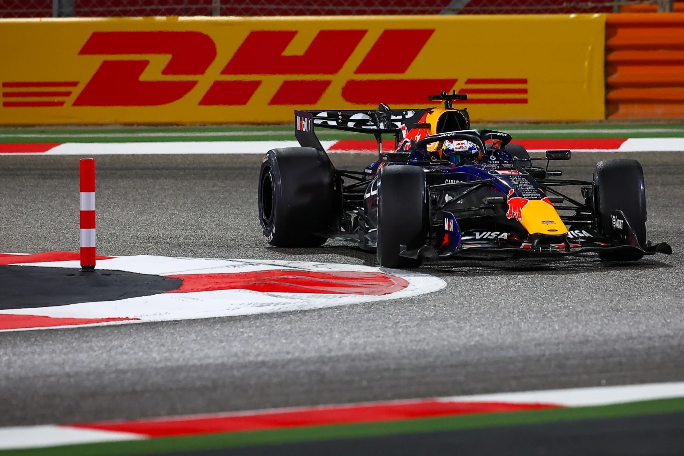 Max Verstappen na torze w Bahrajnie