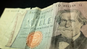 Lira była włoską walutą od zjednoczenia narodowego w 1861 r. do wprowadzenia euro, przestała być prawnym środkiem płatniczym 28 lutego 2002 r.