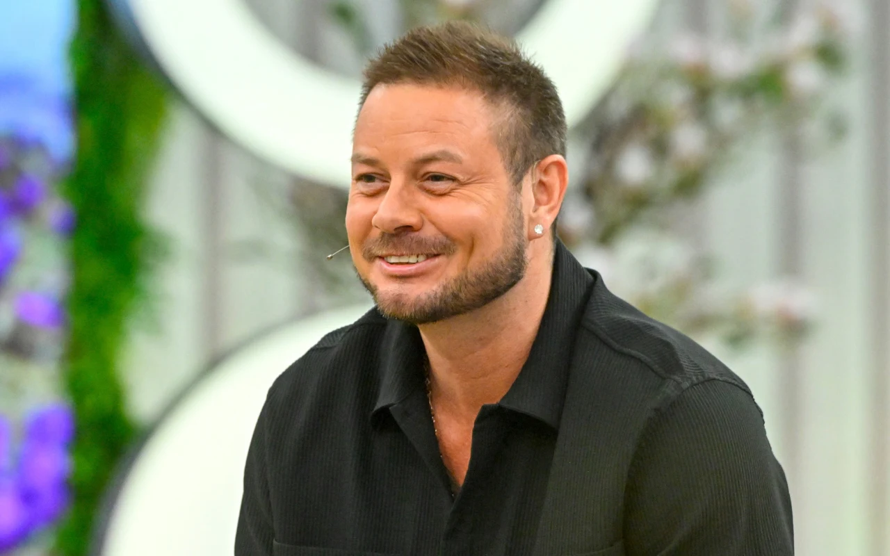 Bartek Wrona w "halo tu polsat" Bartek Wrona w "halo tu polsat". O programie "Ninja vs Ninja", rodzinie i karierze