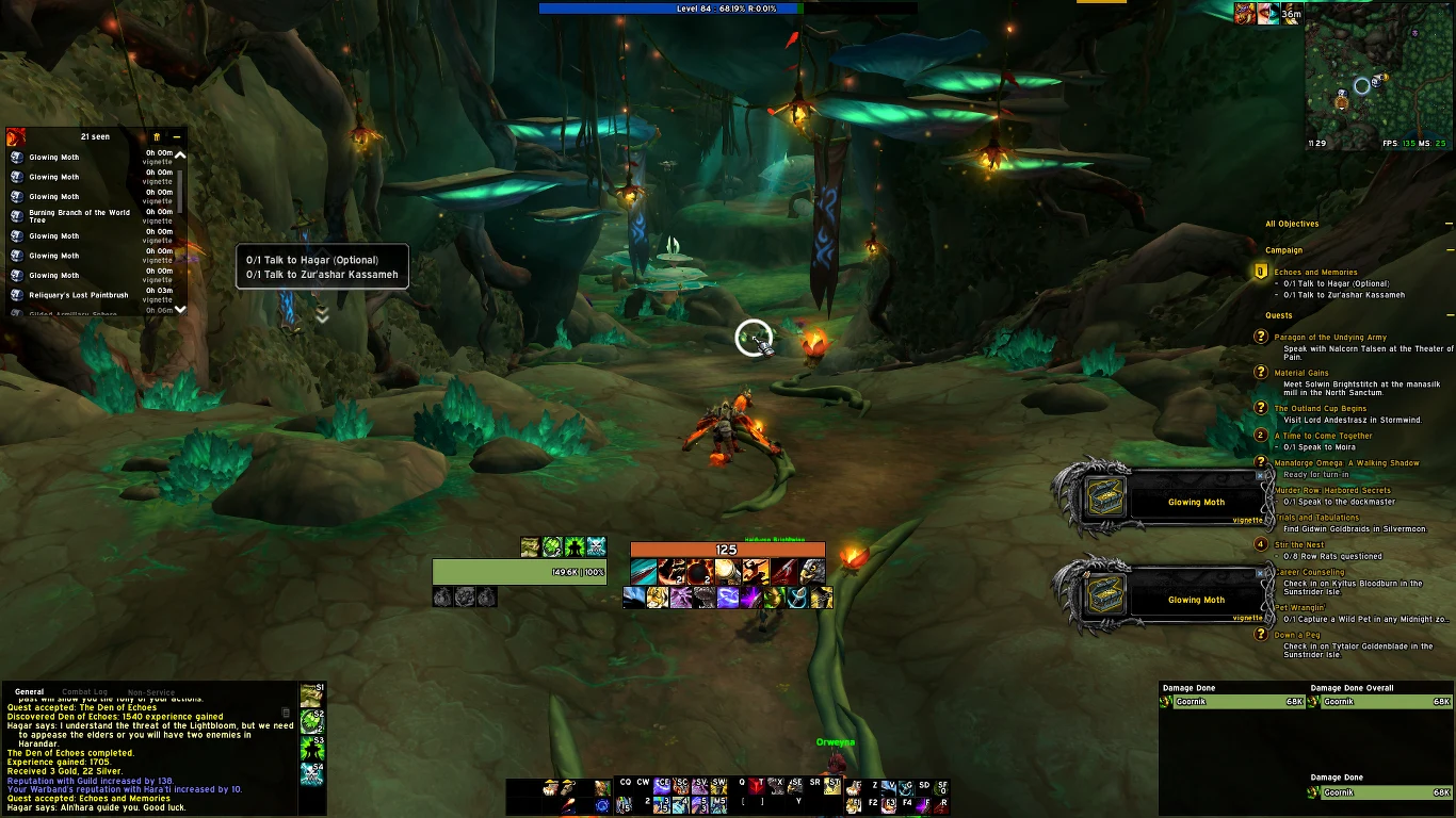 Postać gracza w zbroi porusza się po fantastycznym, podziemnym świecie pełnym zielonych, świecących roślin i magicznych konstrukcji, na ekranie widoczne są liczne elementy interfejsu gry oraz aktywne zadania i dialogi po prawej stronie.