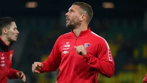 Podolski znowu to zrobił. Cios pięścią przed kamerami. 160 sekund i koniec
