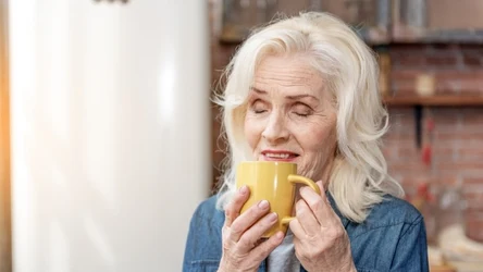 Poranna kawa z tą przyprawą to głęboki aromat i liczne korzyści zdrowotne. Poznaj najważniejsze z nich.
