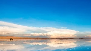 Mówią, że to "największe lustro świata". Po deszczu to miejsce wygląda niesamowicie