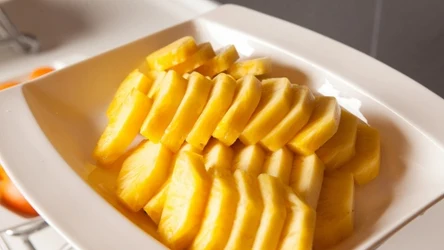 Gruba skórka chroni miąższ ananasa przed wnikaniem pestycydów 