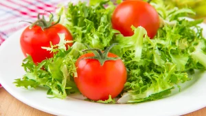 Liście pomidorów kumulują znacznie więcej pozostałości leków niż owoce