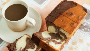 Babka z dodatkiem mascarpone i kawy to strzał w dziesiątkę na Wielkanoc. Po kilku dniach nadal smakuje świetnie