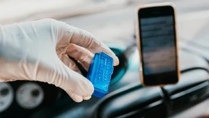 Diagnostyka auta ze smartfona – jak działa OBD i czy każdy kierowca powinien mieć taki adapter?