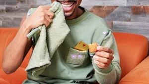 Bluza z serwetkami w rękawach - najważniejszy gadżet dla graczy 2026 roku?