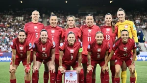 Piłkarska reprezentacja Polski kobiet. Emilia Szymczak z numerem 13 na koszulce