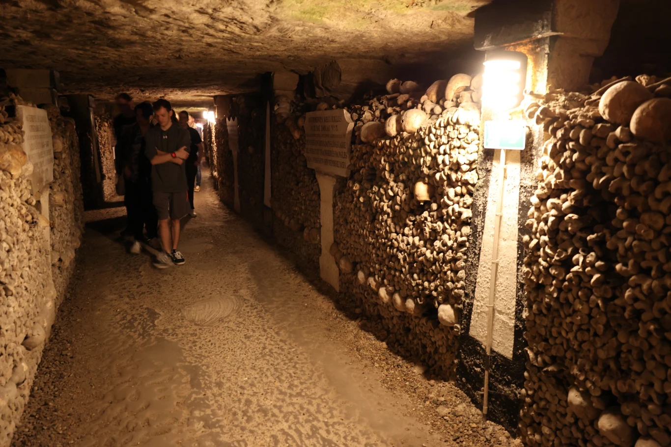 Katakumby pod Paryżem. W Polsce również znajdziemy podobne miejsca. Katakumby pod Paryżem. W Polsce również znajdziemy podobne miejsca.