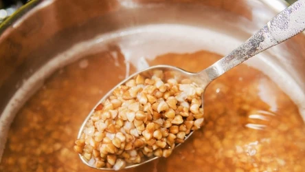 Tego sposobu na gotowanie kaszy gryczanej używają kucharze. Wychodzi sypka i aromatyczna 