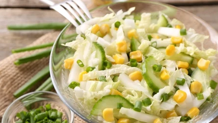 Wiosenna, lekka sałatka na odchudzanie.