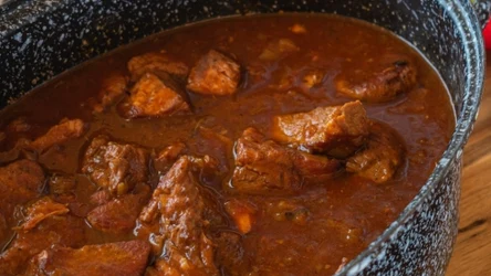 Marynata z popularnego napoju zmiękczy nawet najtwardsze mięso.