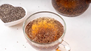 Wsyp łyżkę nasion chia do swojej ulubionej herbaty i obserwuj efekty. Zyskują jelita, metabolizm, serce i mózg