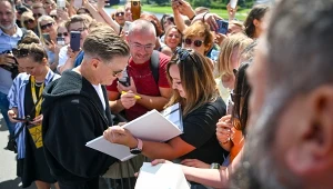 W Polsce witają go tysiące. "Nadszedł moment, na który czekało wielu fanów"