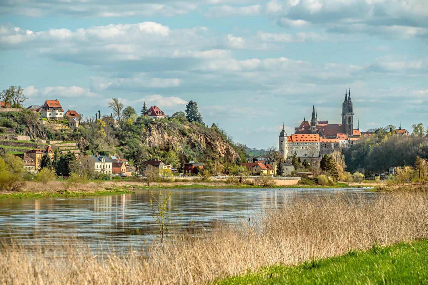 Ścieżka rowerowa wzdłuż Łaby, znana jako Elberadweg, od lat uznawana jest za jedną z najlepiej przygotowanych i najciekawszych tras rowerowych w Europie. Ścieżka rowerowa wzdłuż Łaby, znana jako Elberadweg.