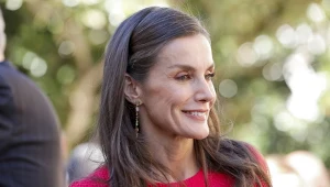 Królowa Letizia w tej samej sukience, co rok temu. Efekt? Zachwycający