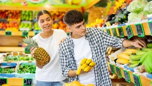 Ten owoc ma najmniej pestycydów. Znajdziesz go w każdym markecie 