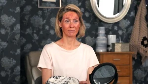 Malwina (Joanna Gleń) postanowi sprawdzić na własnej skórze, czy zabiegi odmładzające rzeczywiście działają