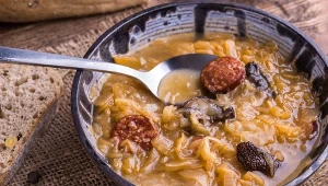 Tą zupą z kiszonej kapusty najesz się na pół dnia. Wcale nie chodzi o kapuśniak