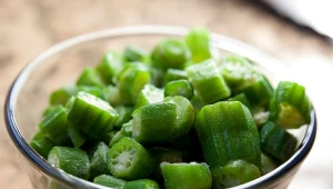 To niskokaloryczne warzywo idealnie nadaje się doz robienia chrupiącej sałatki.
