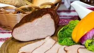 Schab wędzony to tradycyjna wędlina o przyjemnym aromacie