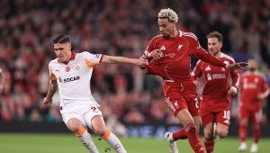 Polak w roli głównej na Anfield, było gorąco. Zaważyły dwie minuty. Nokaut