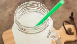 Żadna melisa. Odkąd piję tę wodę przed snem, to zasypiam jak dziecko