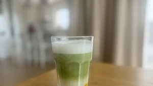 Kremowa, egzotyczna i zdrowa. Ta matcha to hit internetu, wygląda świetnie