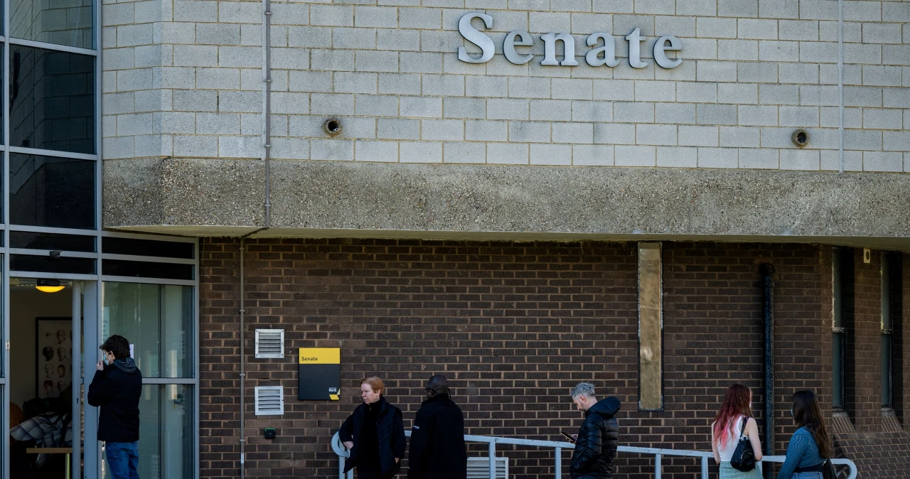 Zdjęcie: Epidemia zapalenia opon mózgowych w Anglii: wzrost przypadków i alert zdrowia publicznego