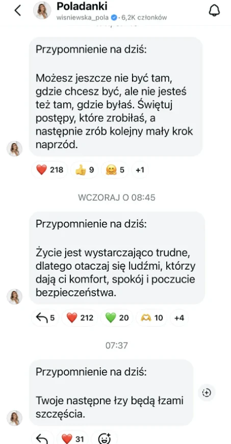 Trzy graficzne przypomnienia motywacyjne w aplikacji społecznościowej z profilowym zdjęciem autorki, reakcjami użytkowników i liczbą polubień pod każdym wpisem, skupiające się na samorozwoju, wsparciu otoczenia i nadziei na szczęście.
