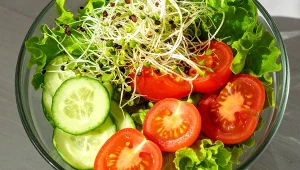 Czy można łączyć ogórka z pomidorem?