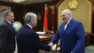 Wysłannik prezydenta USA Donalda Trumpa John Coale i prezydent Białorusi Alaksandr Łukaszenka