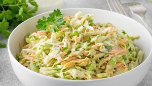 Zrób surówkę z tego warzywa. Zadbasz o jelita i wzmocnisz serce