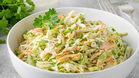 Jak zrobić pyszną i zdrową surówkę? Poznaj prosty przepis