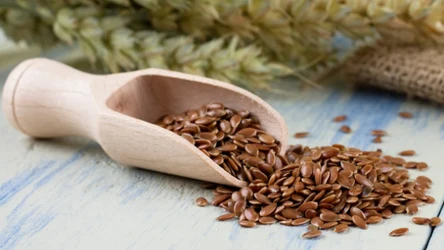 Babciny sposób wraca do łask. Łyżeczka dziennie dla lżejszego brzucha