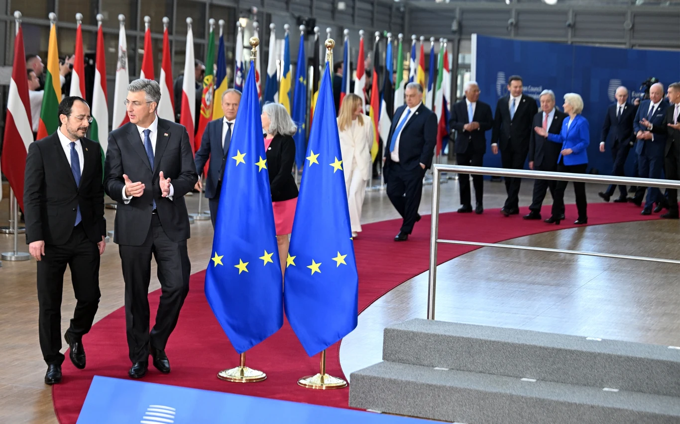 Unijni przywódcy rozmawiali ws. rewizji ETS Przywódcy UE zebrali się w Brukseli, aby przedyskutować kwestie związane z mechanizmem ETS