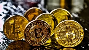Bitcoin jest droższy niż w lutym, ale jest też prawie o połowę tańszy niż jesienią 2025 roku