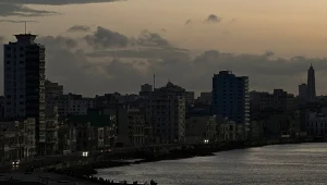 Wyspa pogrąża się w chaosie. Mieszkańcy walczą z brakiem prądu i wody