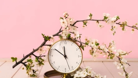 Zmiana czasu na letni może niekorzystnie wpłynąć na organizm. Pewien stary rytuał na dobry sen może okazać się pomocny. 