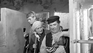 Jerzy Janeczek, Natalia Szymańska i Wacław Kowalski w filmie "Sami swoi" / Polfilm 1