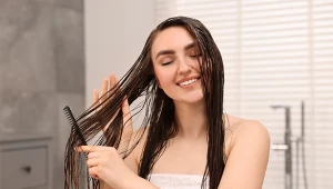 Domowe odżywki? Spłukiwanie zimną wodą? A może naturalne suszenie bez użycia suszarki?