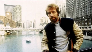 Chuck Norris na planie filmu "Code of Silence" w reż. Andrew Davisa jako Eddie Cusacka (3 maja 1985 roku)