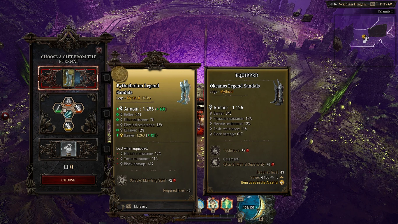 Interfejs gry RPG z otwartym oknem ekwipunku, prezentujący porównanie dwóch par magicznych sandałów legendarnej rangi, z widocznymi statystykami takimi jak pancerz, odporności i efekty dla postaci, na tle mrocznego, fioletowego krajobrazu fantasy z rui...
